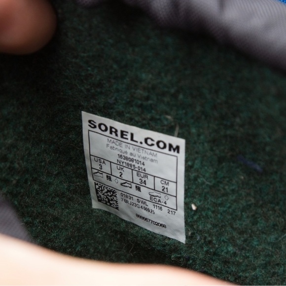 Sorel Youth Flurry boot. - Picture 2 of 3